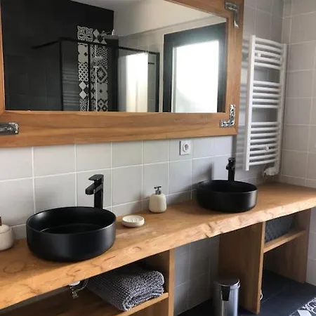 Lola Au Centre-ville De 4*